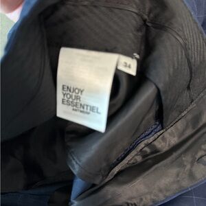 Enjoy Your Essentiel Women's Elegant Black Capris